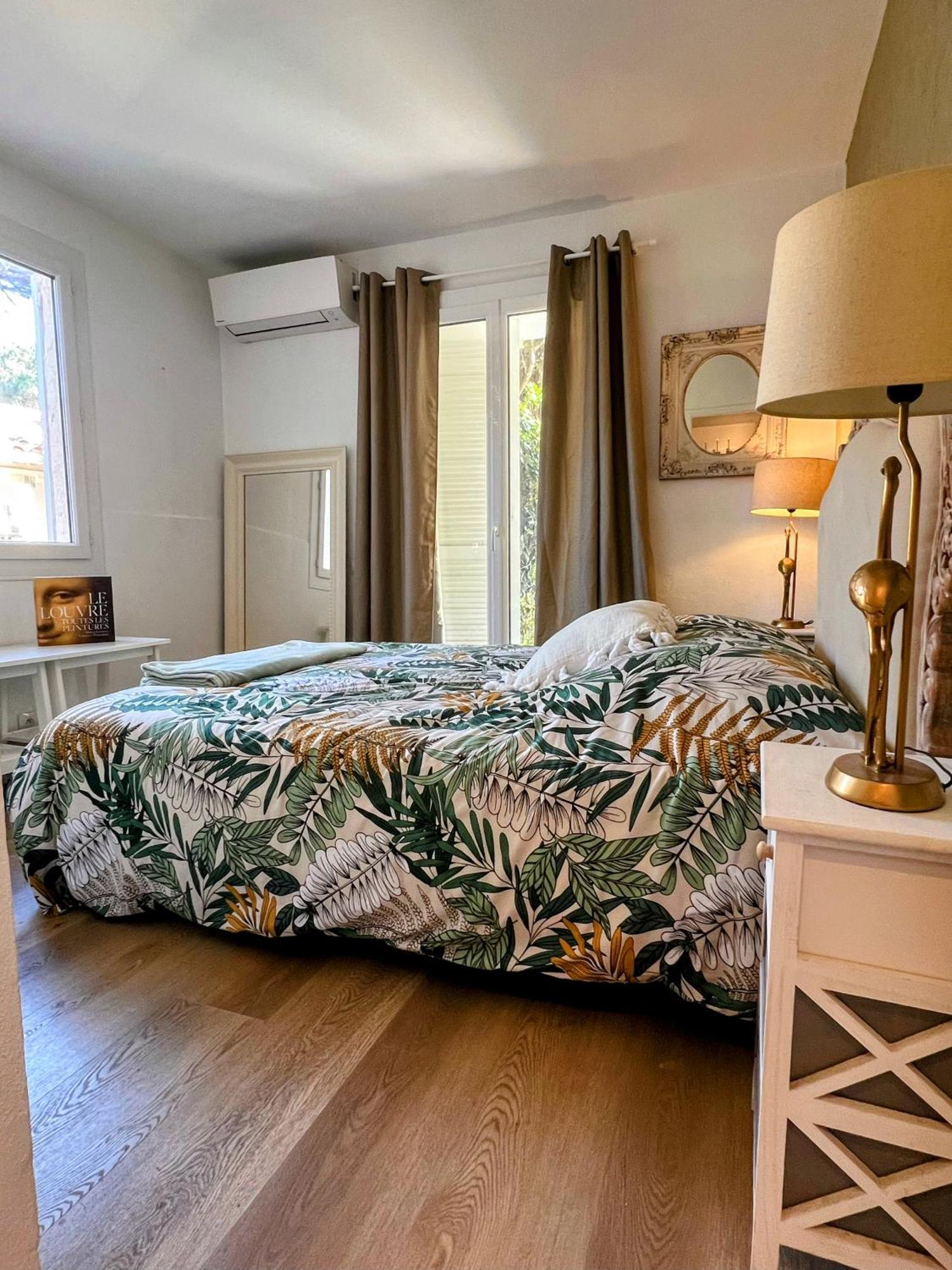 Superbe Appartement Avec Terrasse Jardin Et Parking Prive Saint Tropez Bagian luar foto