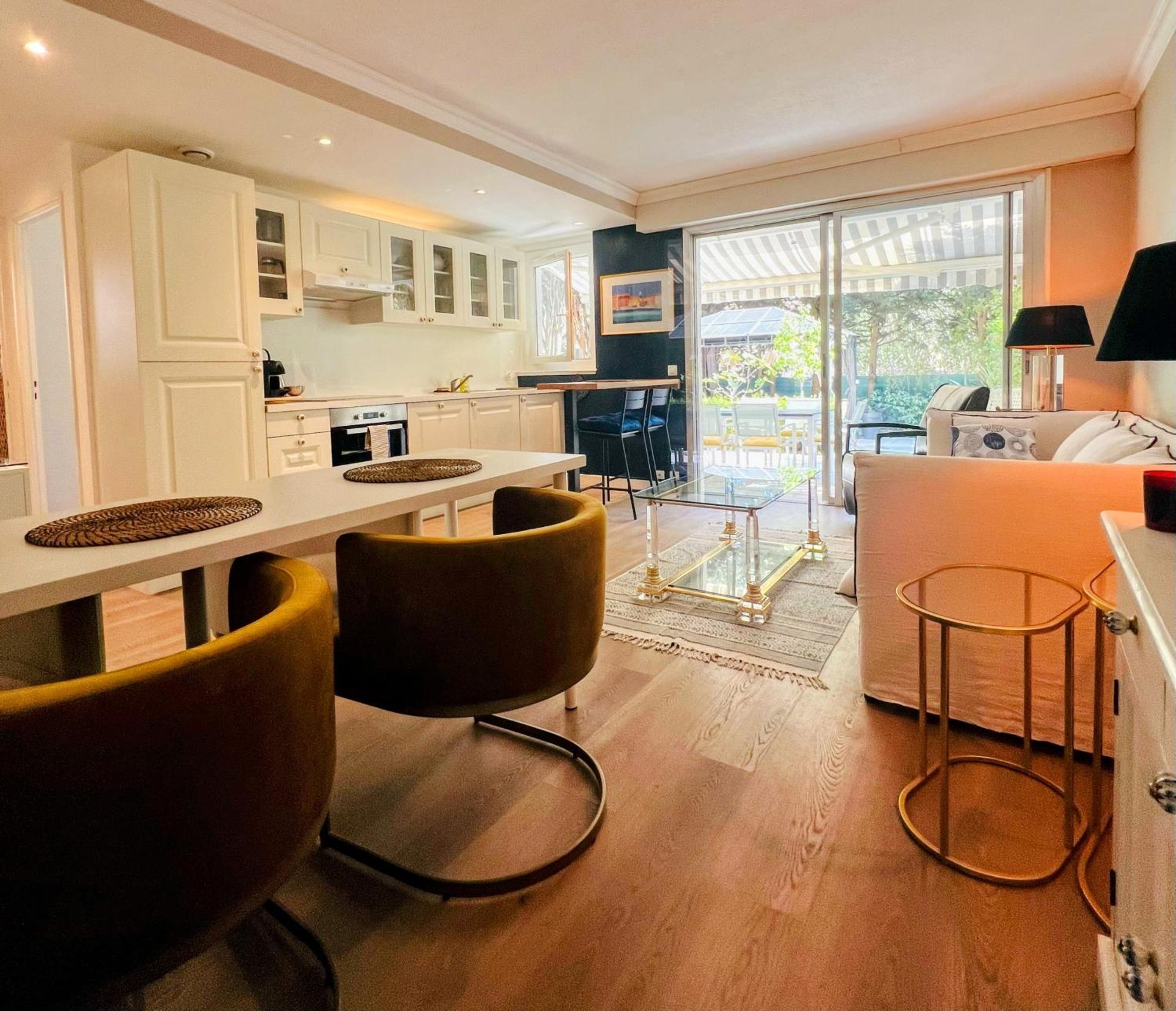 Superbe Appartement Avec Terrasse Jardin Et Parking Prive Saint Tropez Bagian luar foto