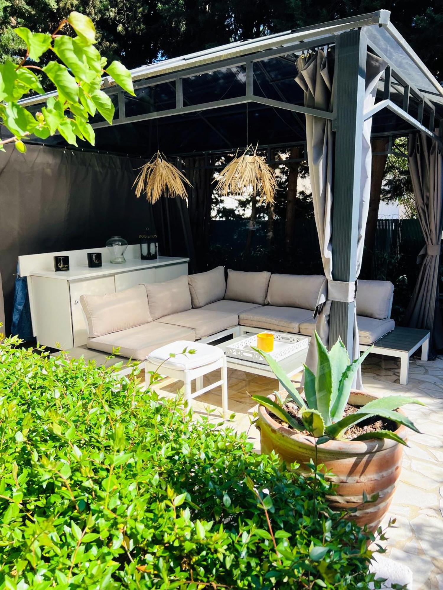 Superbe Appartement Avec Terrasse Jardin Et Parking Prive Saint Tropez Bagian luar foto
